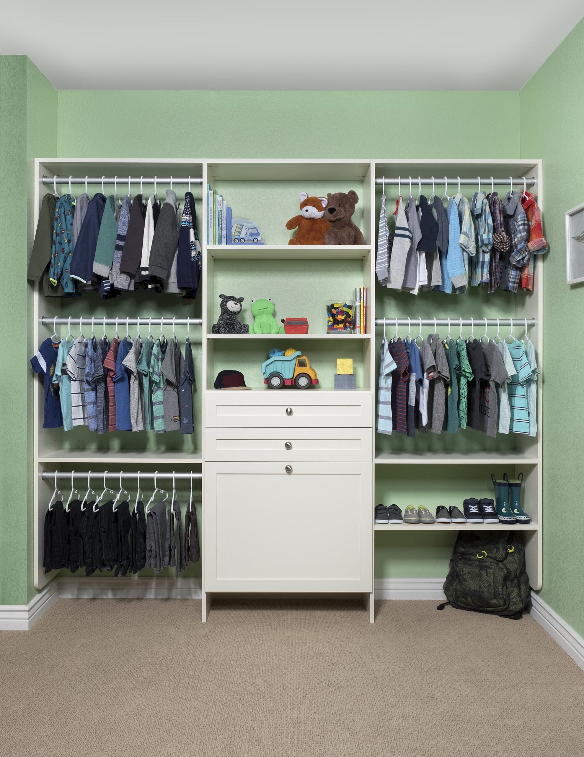 Custom toddler reach-In closet