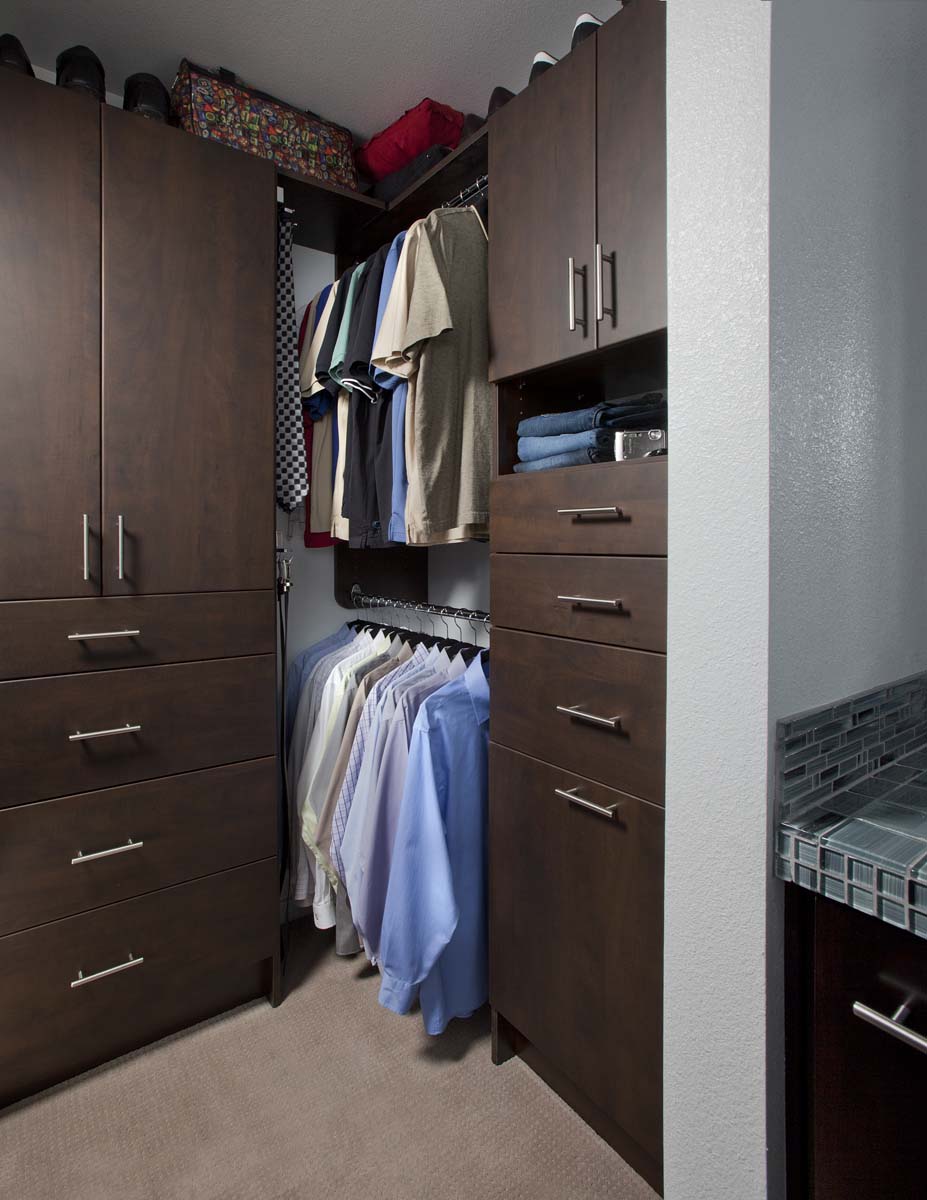 Custom walk-In Shelving