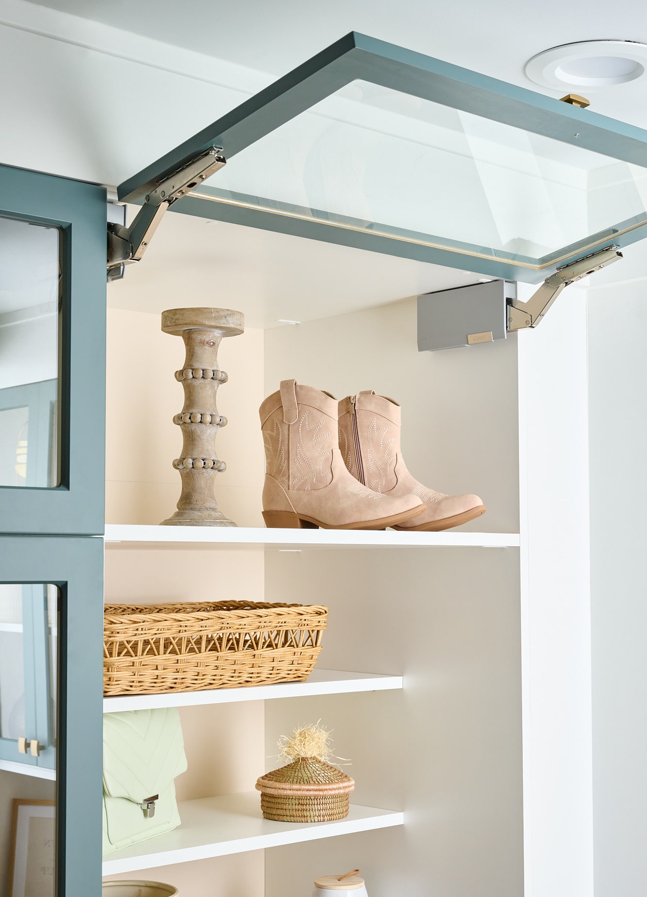 Custom closet shelving in Fergus