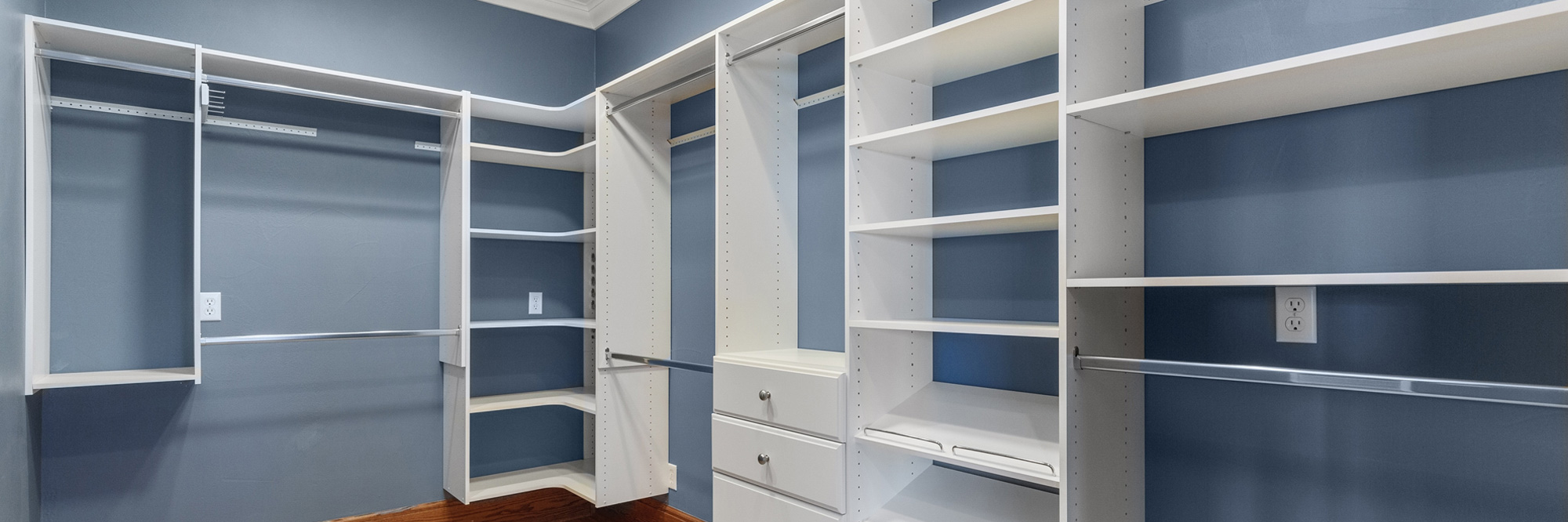 A guide to maximizing closet storage with custom shelving and drawers
