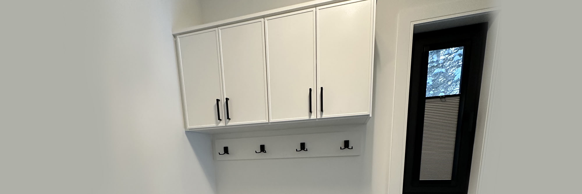 A guide to maximizing closet storage with custom shelving and drawers