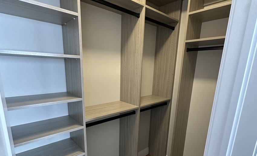 A guide to maximizing closet storage with custom shelving and drawers
